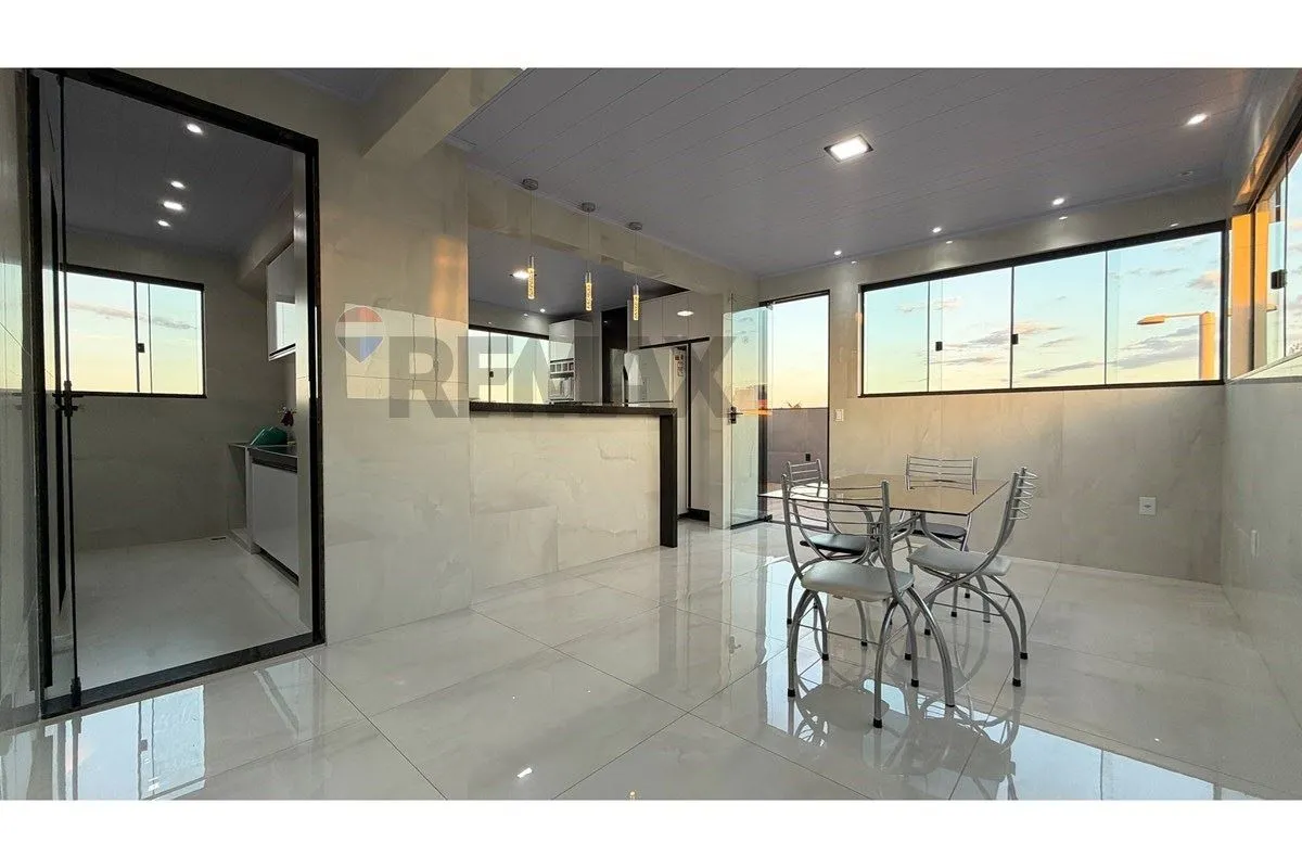 Descubra uma casa que une espaço, versatilidade e excelente localização na QS 7,...