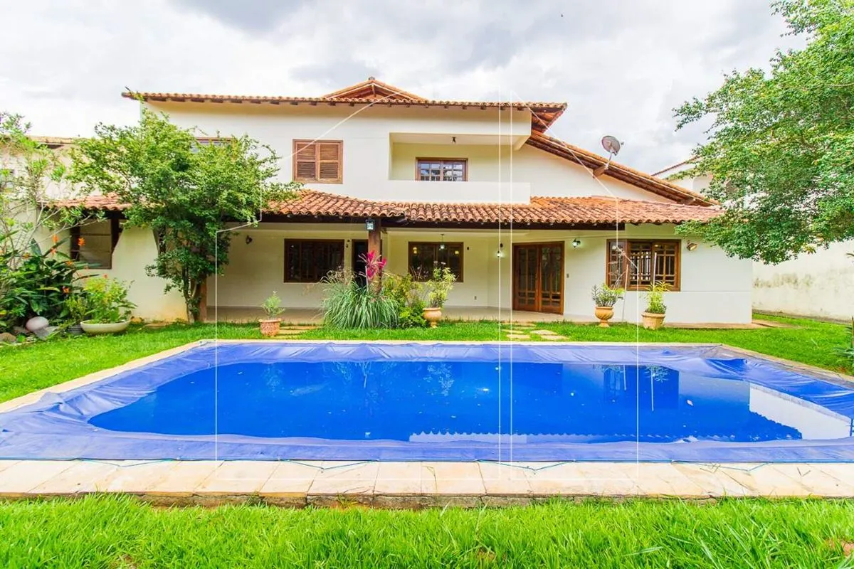 DALL'OCA IMÓVEIS ALUGA:Ótima casa clássica, localizada a 5km do Iguatemi Shoppin...