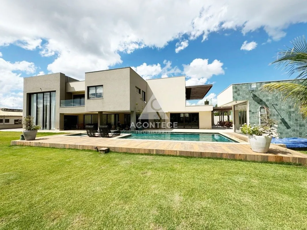  Arquitetura imponente, design contemporâneo e uma elegância que se revela em ca...