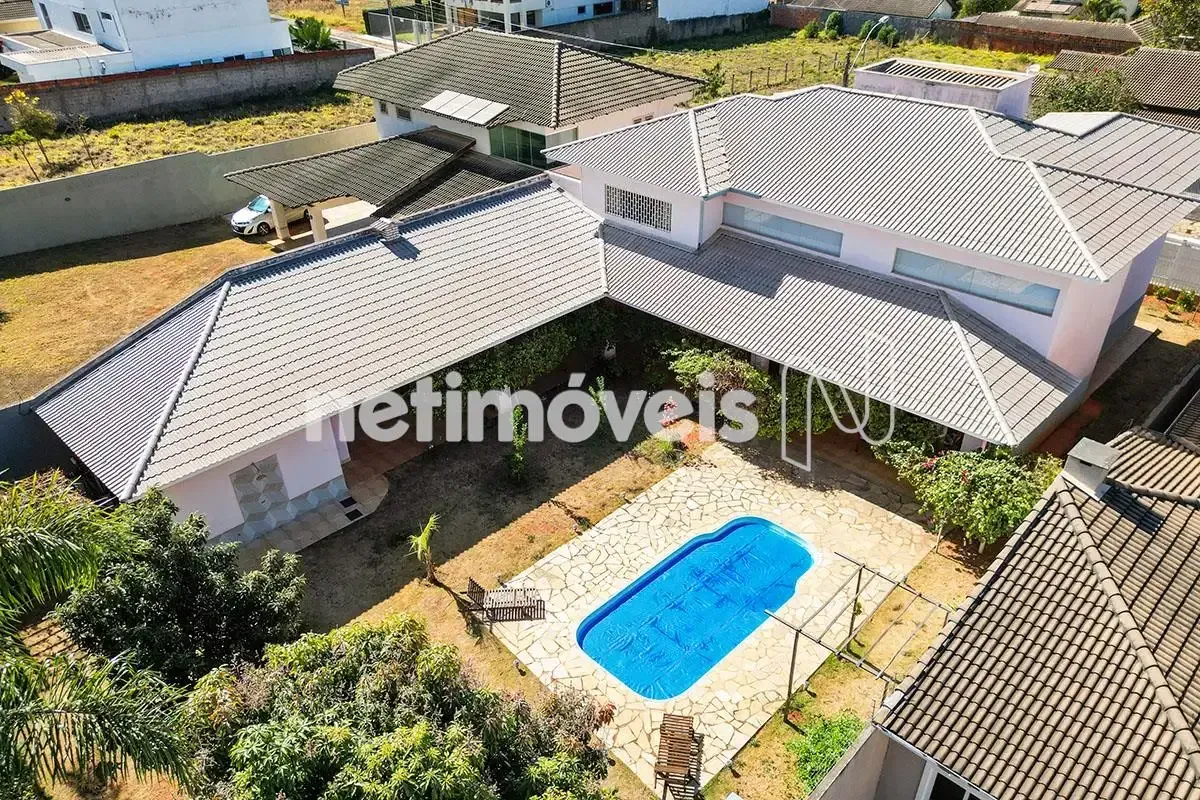 Oportunidade casa 3 quartos sendo 2 suítes e 4 vagas de garagem + Lazer Casa em ...
