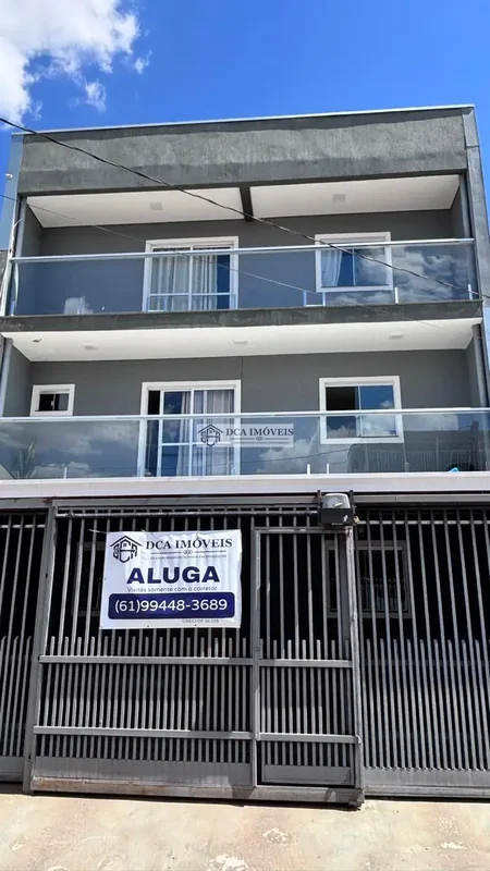  CASA 3 QUARTOS, SENDO 1 SUÍTE, TODA NA LAJEPISO PORCELANATO, JANELAS EM BLINDEX...