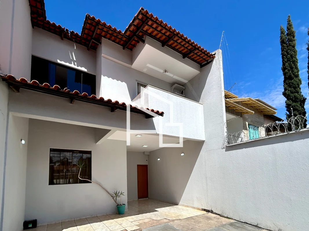 Espaçoso sobrado à venda no St. Jardim América, entre a Av. T-9 e Av. t-63 com t...