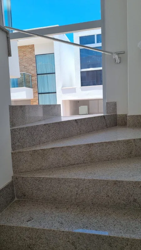 Sobrado novo com 4 suites condomínio fechado Gran Põeme, 02 vagas de garagem, qu...