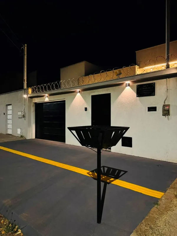 Casa térrea;Lote de 240m² (8m de frente x 30m de fundo);Área construída: 130m²3 ...