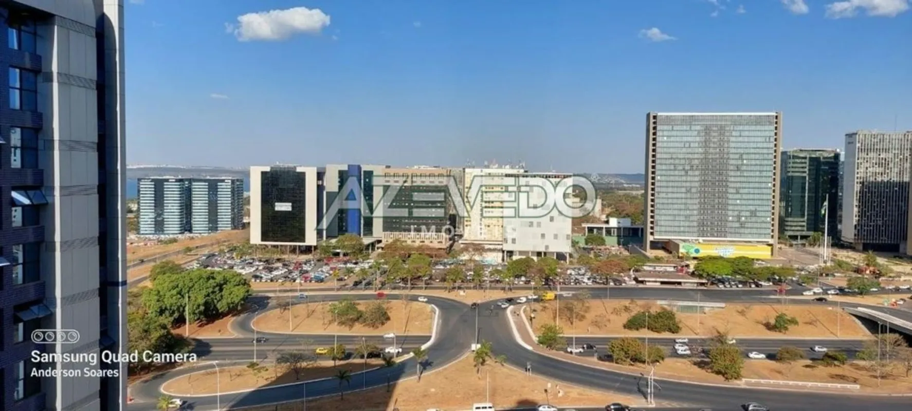 Sala comercial com 53 m², localizada no 16º andar, com varanda e vista livre pri...