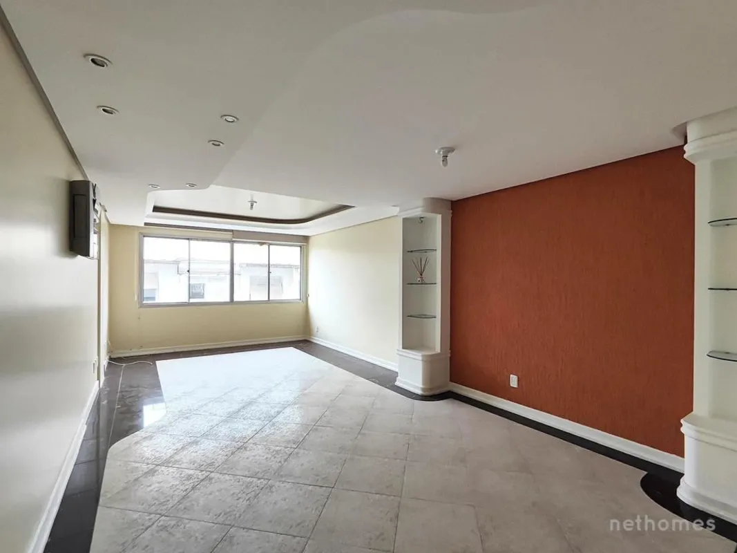 Apartamento semimobiliado com 03 dormitórios, sendo 01 suíte e 01 vaga de garage...