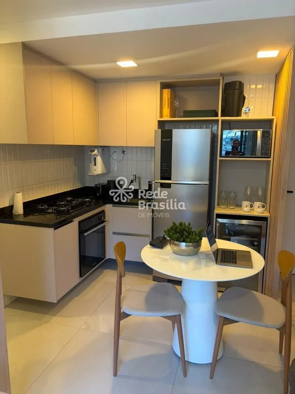Este excelente apartamento totalmente mobiliado oferece ambientes modernos, func...
