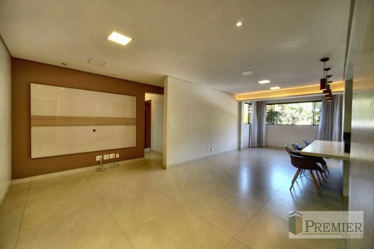 SQN 305 Bloco J Asa Norte | Brasília/DFCondomínio: R$ 1.150,00Apartamento amplo,...