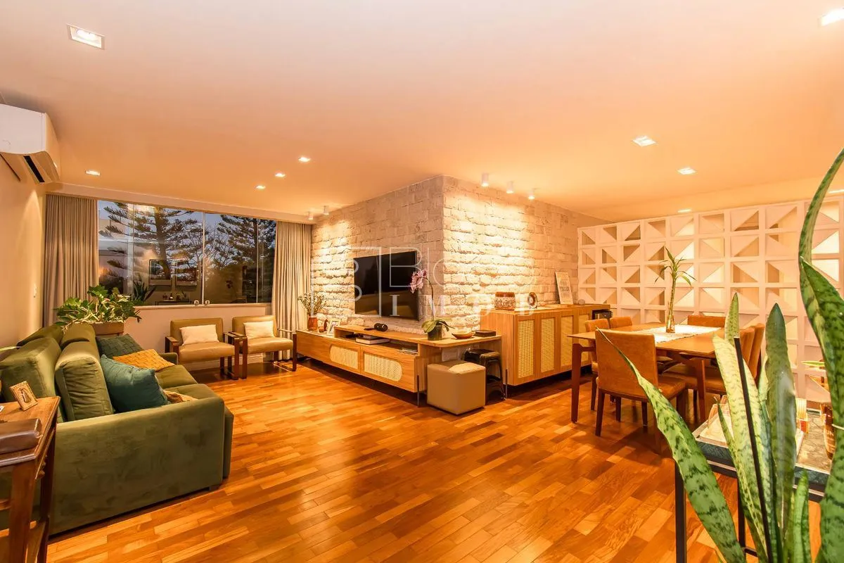APARTAMENTO VAZADO REFORMADO ILUMINADO E AREJADO EM ANDAR ALTO CANTO COM VISTA L...