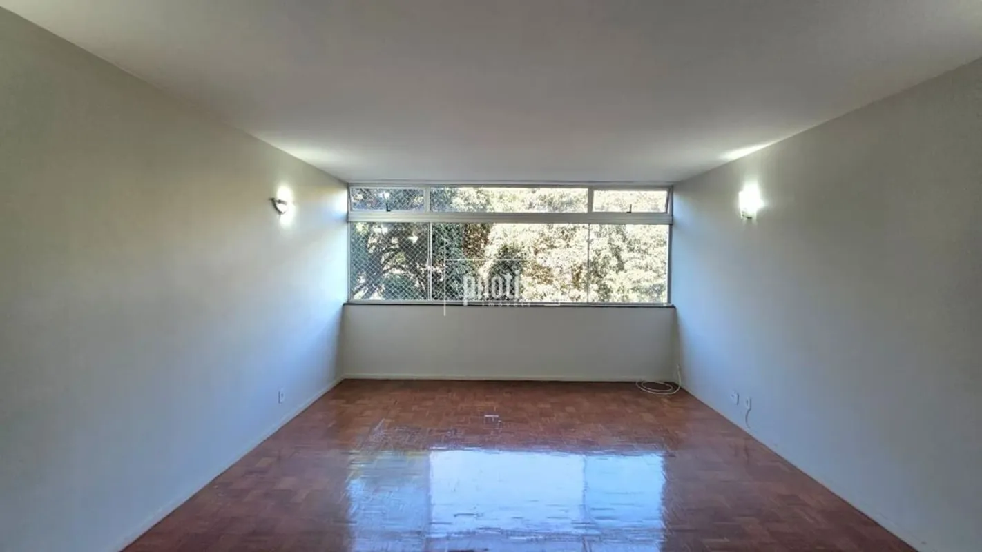 Excelente oportunidade para morar em uma das quadras mais valorizadas de Brasíli...