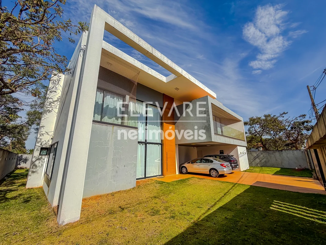 Casa térrea de Alto Padrão no Residencial Quintas da Alvorada – 470m² de área co...