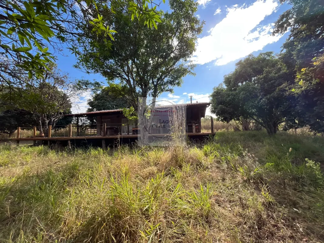 Chácara de 4 hectares na Rua 16 do Lago Oeste Localização Privilegiada: Apenas 5...