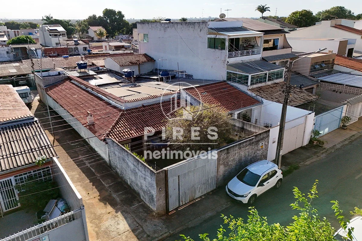 CASA DE BECO - VAZADA - COM LAJE LOCALIZAÇÃO: fácil acesso a EPIA, próximo ao Ho...