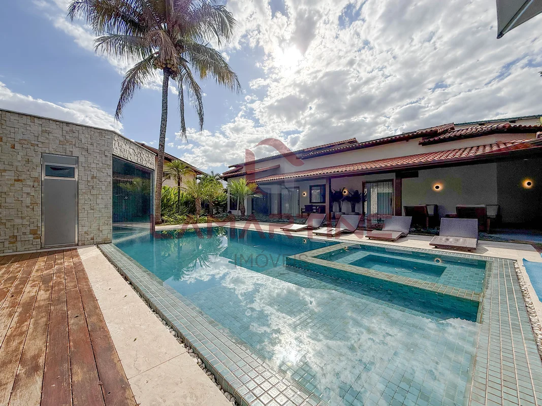Casa térrea reformada, localizada em uma das áreas mais nobres e desejadas do La...