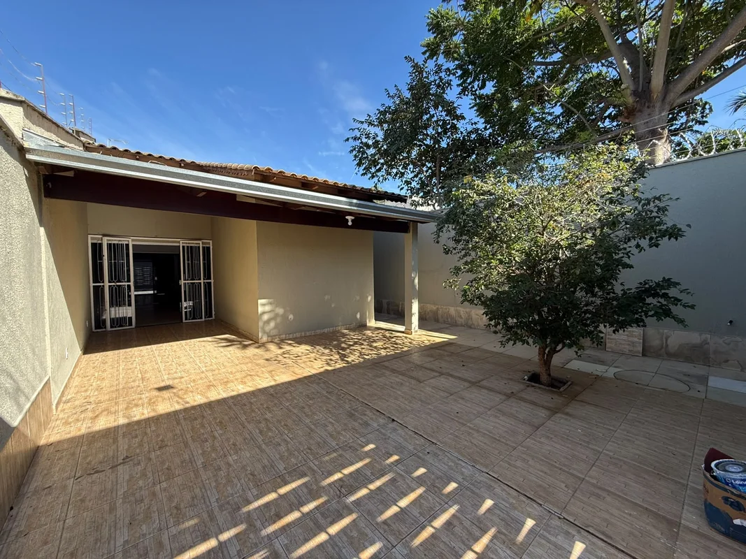 LINDA CASA À VENDA – 3 QUARTOS | SETOR VILA BRASÍLIA | EXCELENTE LOCALIZAÇÃOSe v...