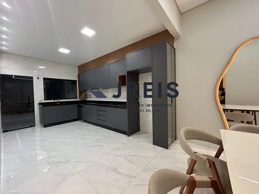 JREIS ESCRITÓRIO IMOBILIÁRIO* 3 quartos sendo uma suíte completa com ar-condicio...