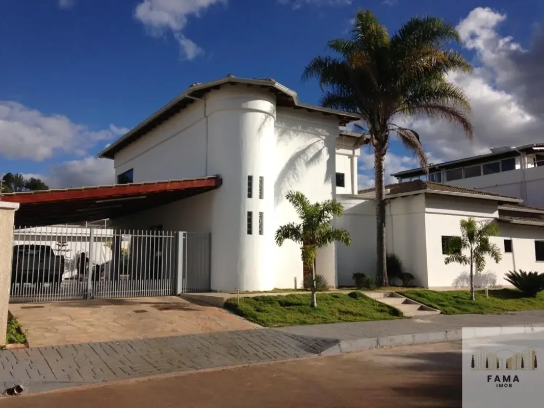 Vendo ou troco excelente casa no Park Way, Brasília-DF, quase 1.000m2 de área co...