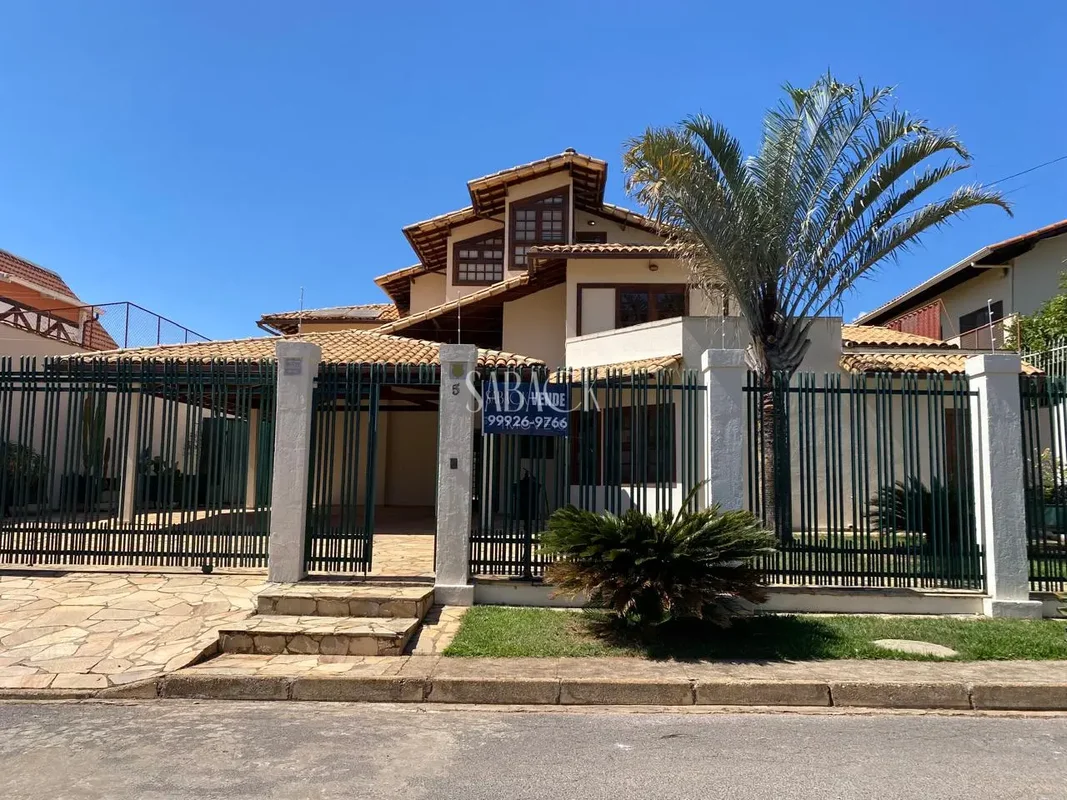 Existem casas que não precisam de apresentação. O Lago Sul faz isso por elas.Na ...