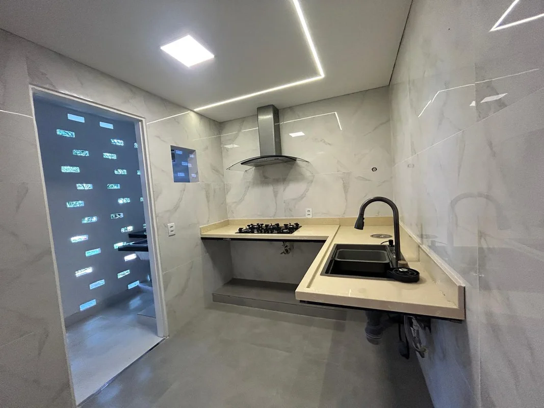 Apartamento no 2º andar/ 3quartos com suíte à venda – SQS 416 ELI 9.9979-0396 AG...
