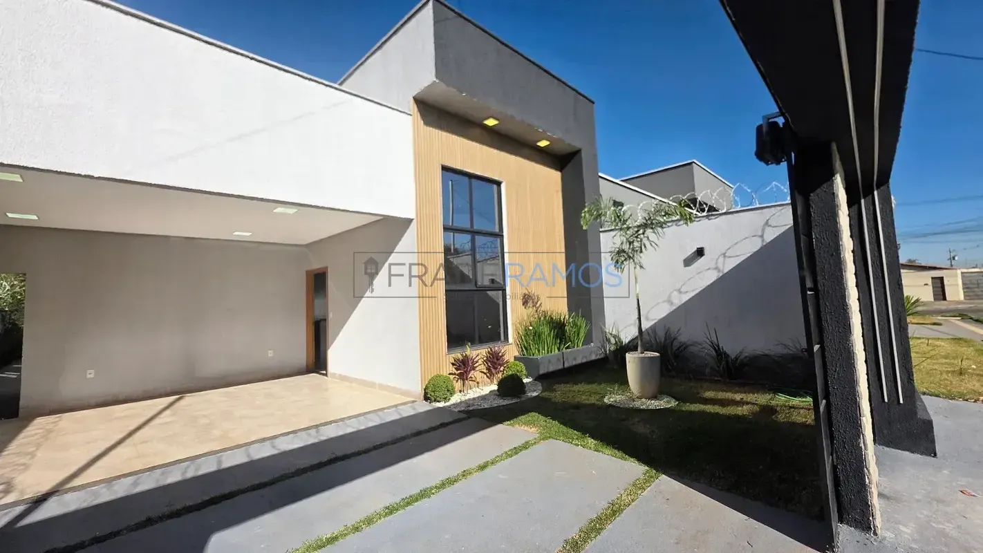 Excelente oportunidade no bairro Veiga Jardim! Imóvel reformado, com piso em por...