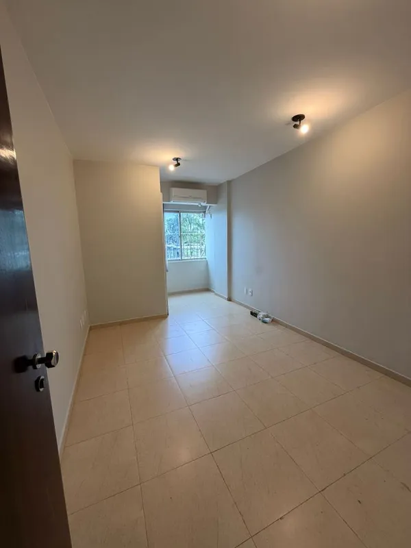 Sala comercial ed. Mont BlancExcelente sala comercial na SEPS 705/905 Ed. Mont B...