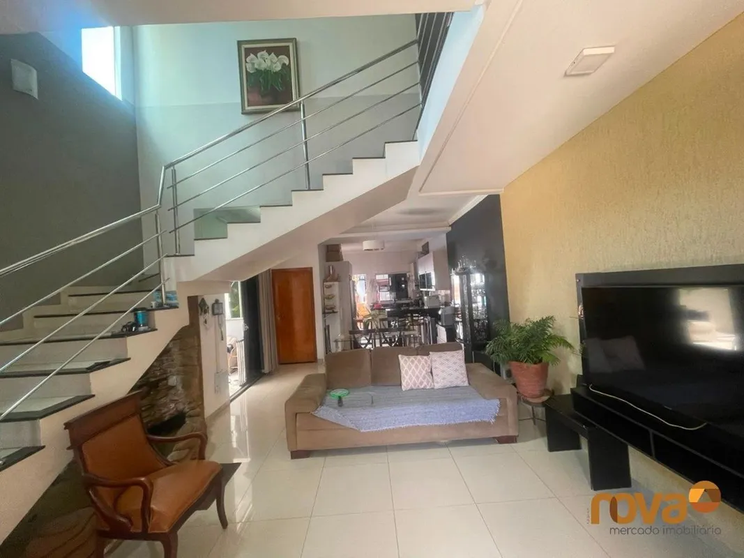 Casa sobrado com 3 quartos 3 suites no Setor Pedro LudovicoCasa com Área gourmet...