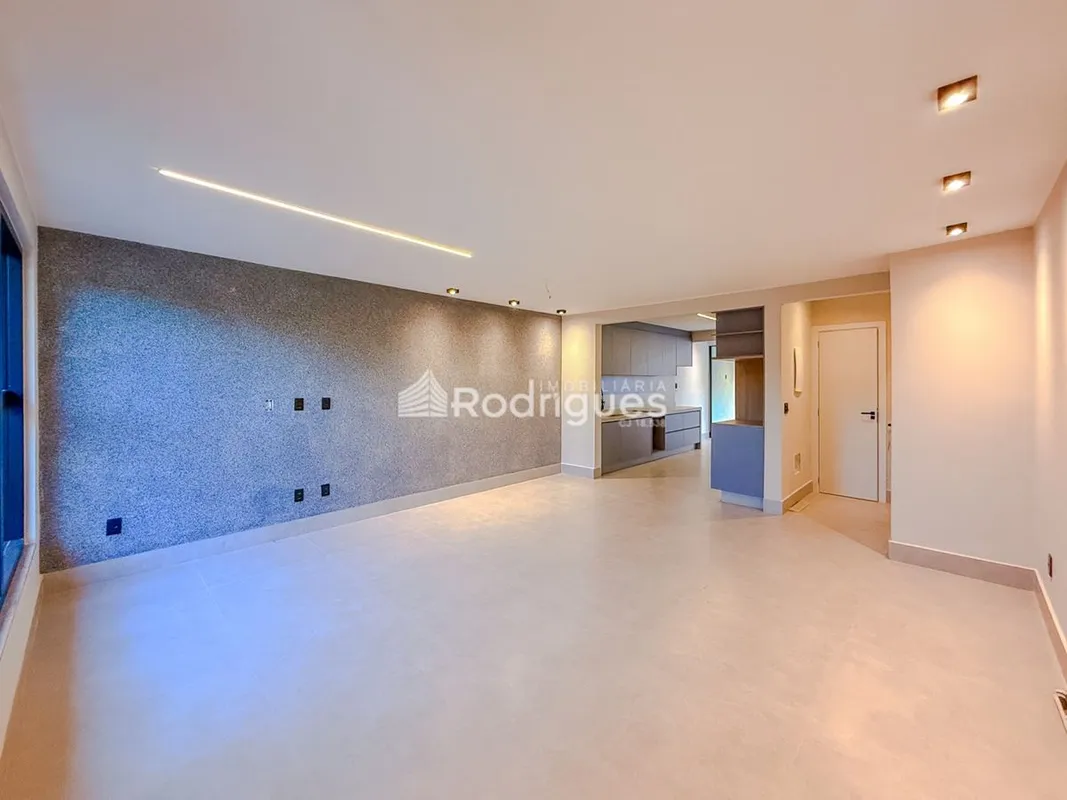 Rodrigues Imobiliária vende Casa nova na QE 30 do Guará II, com projeto moderno,...