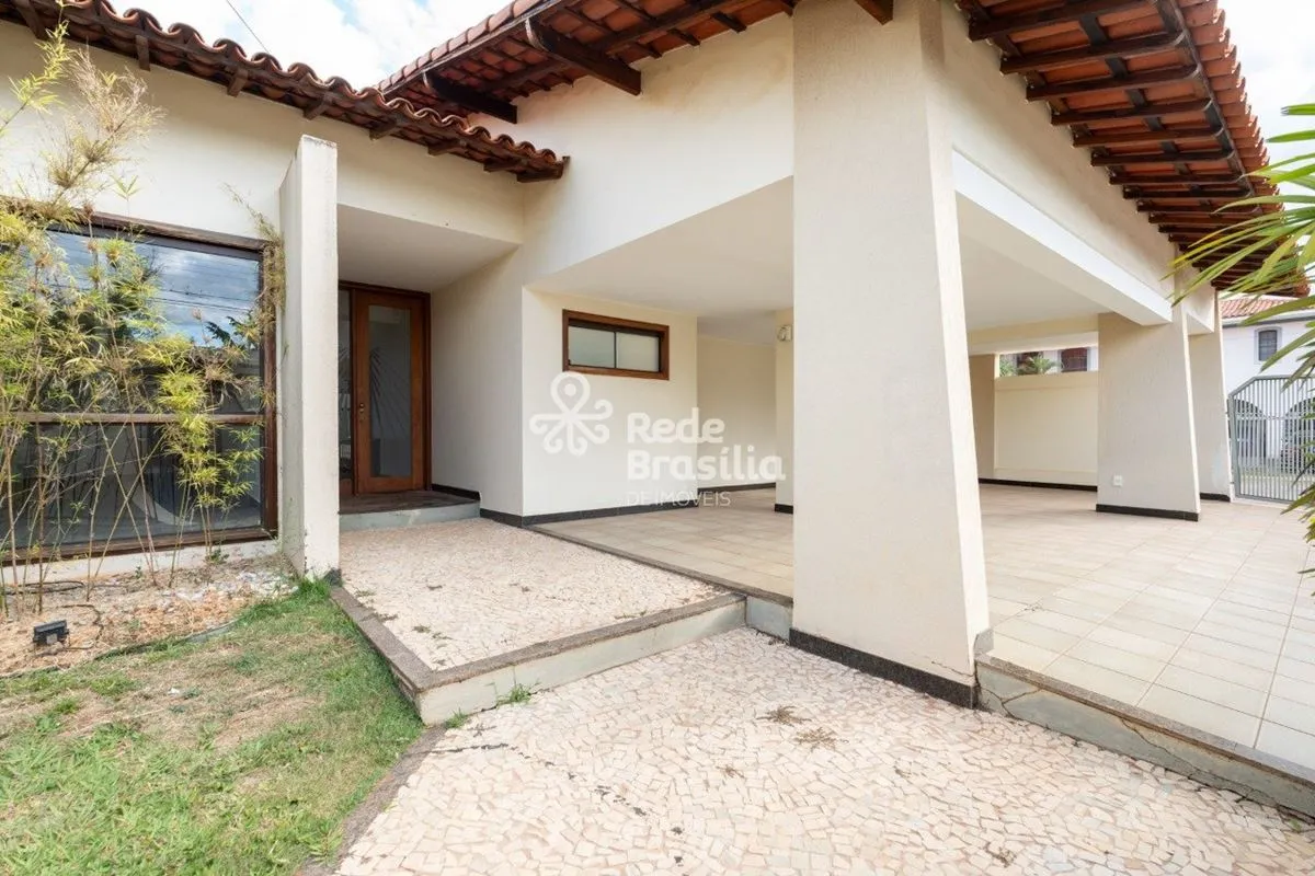 Casa para Locação na SHIS QI 9 | Lago SulLocalizada em uma das quadras mais valo...