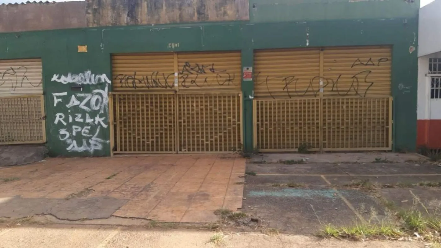 Casa Térrea de Esquina com Lojas e Lote de 250 m² - QNM 4, Ceilândia Norte/DFExc...