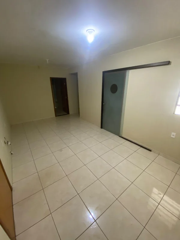 Apartamento espaçoso e bem localizado em Samambaia Sul, com 3 quartos e área de ...