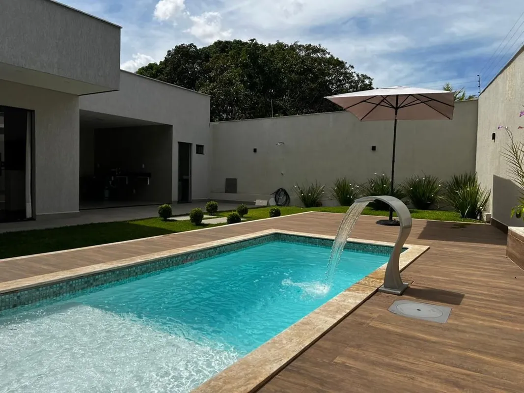 Casa a venda em condomínio fechado na Ponte Alta Norte, em frente ao parque do G...