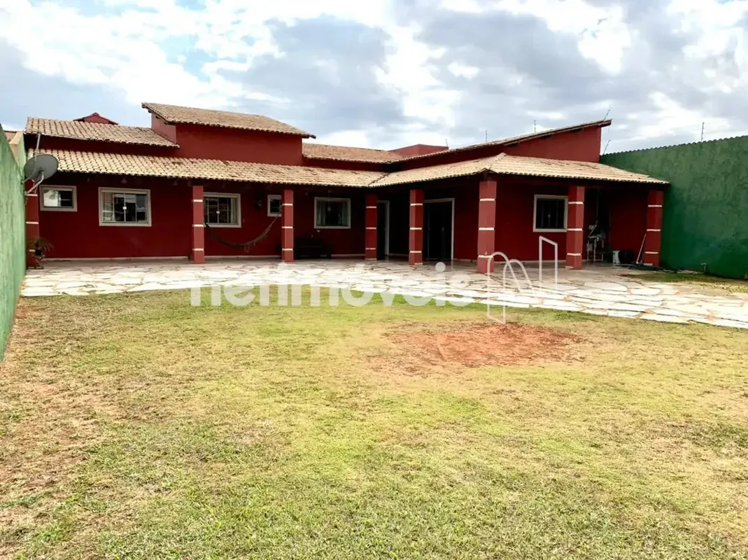 Imóvel Casa térrea com ampla área externa, com aproximadamente 200m² e lote de 8...