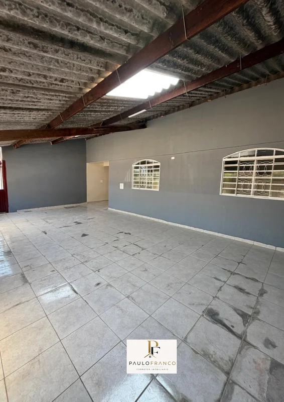 Descubra uma casa charmosa e prática na Quadra 102 no Recanto das Emas!- Casa de...