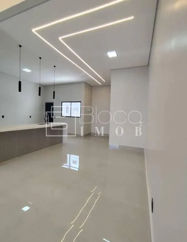 VENDOCasa de alto padrão, com 3 quartos sendo 1 suíte na Quadra 202 do Recanto d...