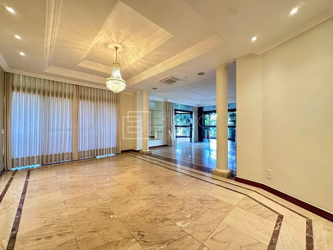 Ed. Albatroz oferece privacidade com apartamentos, um por andar, e as varandas t...