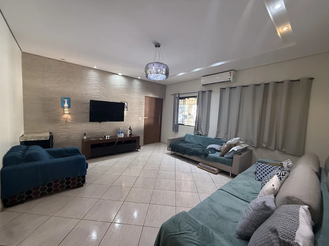 Descubra esta casa de alto padrão, localizada na SHA Conjunto 5 Chacará 115, no ...