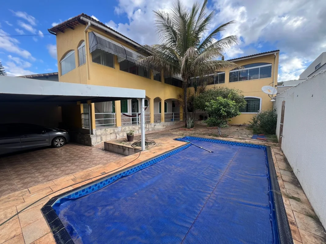 Sobrado Espaçoso com Piscina | 4 Quartos | 2 SuítesSe você procura conforto, esp...