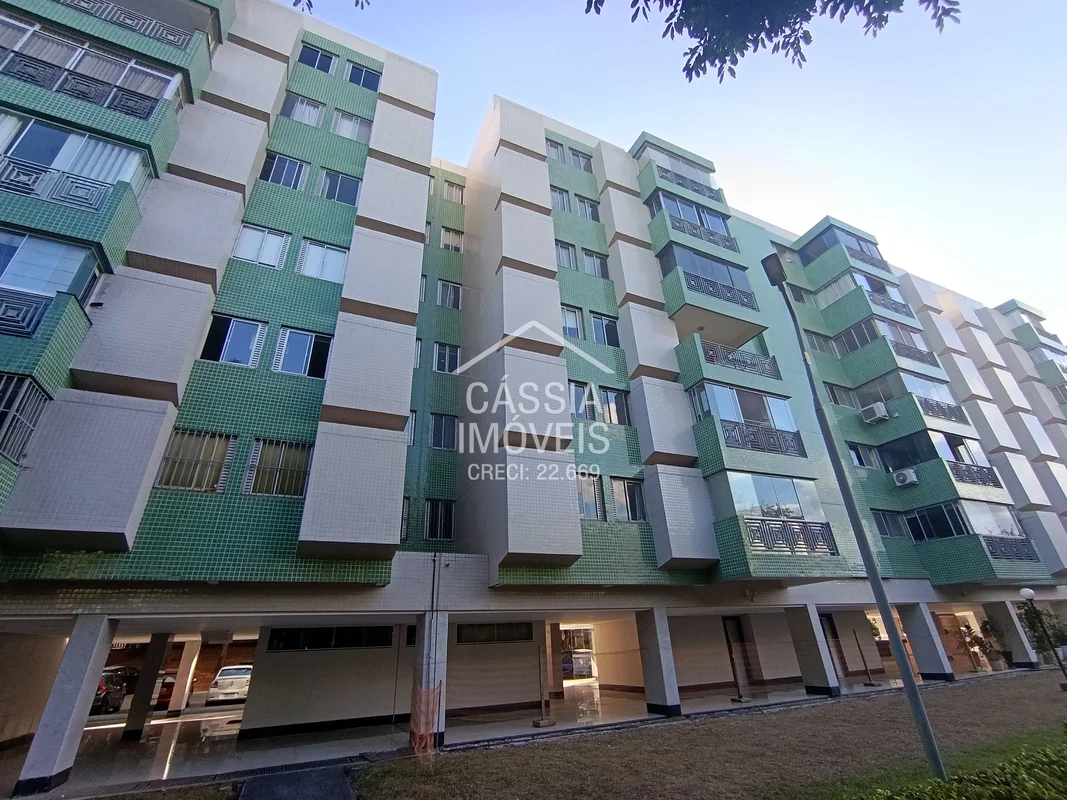 Seu novo lar na melhor localização de Brasília: apartamento reformado no SQN 316...