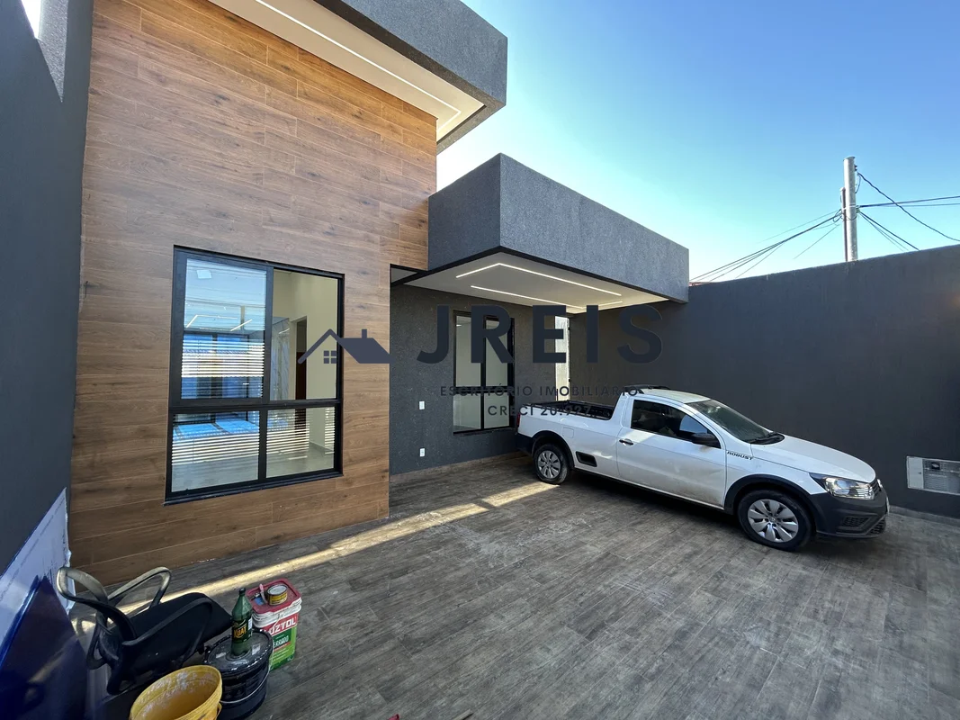 JREIS ESCRITÓRIO IMOBILIÁRIO -imóvel sendo:* 3 quartos sendo uma suíte com close...