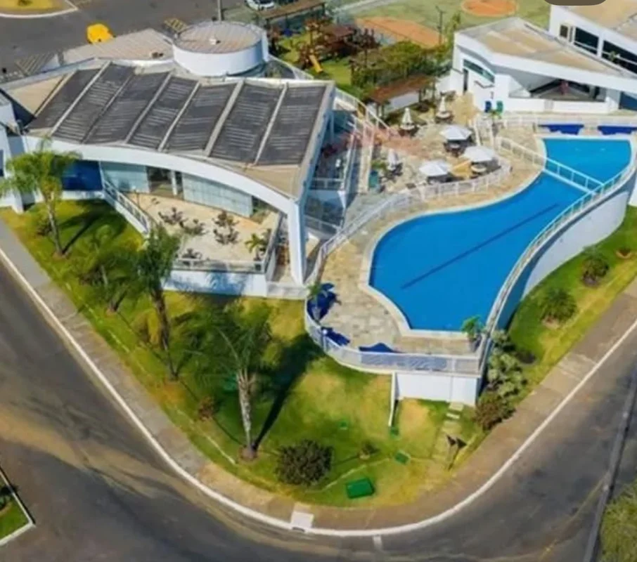 Excelente terreno com área de 1800 m² ,na parte alta do Residencial, vazado,com ...