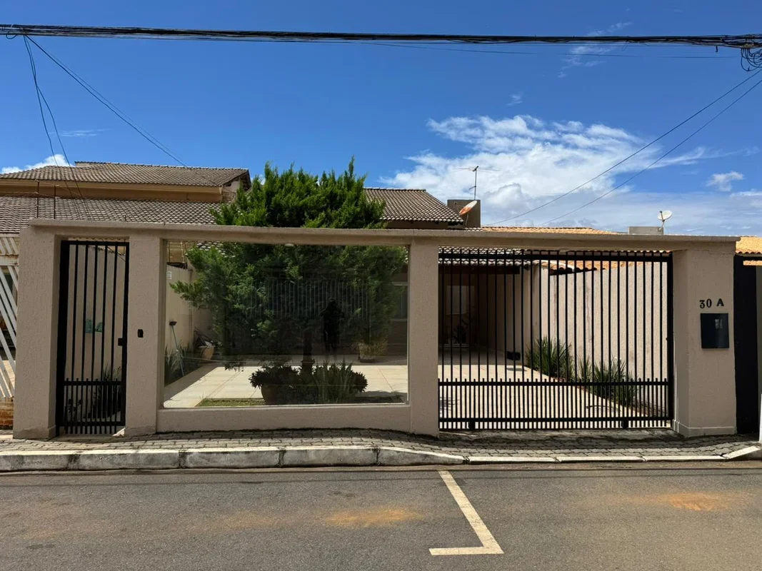 Venda-Casa 3 Qts sendo uma suíte com closet-VICENTE PIRES Rua 12 -Condomínio vaz...