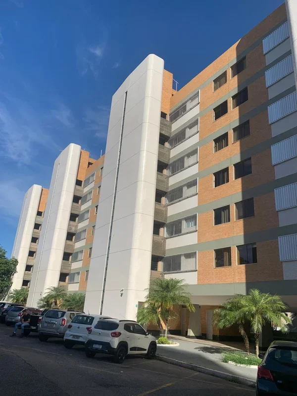 Com vista para o verde da quadra residencial, vista livre. Perto do eixinho e ei...