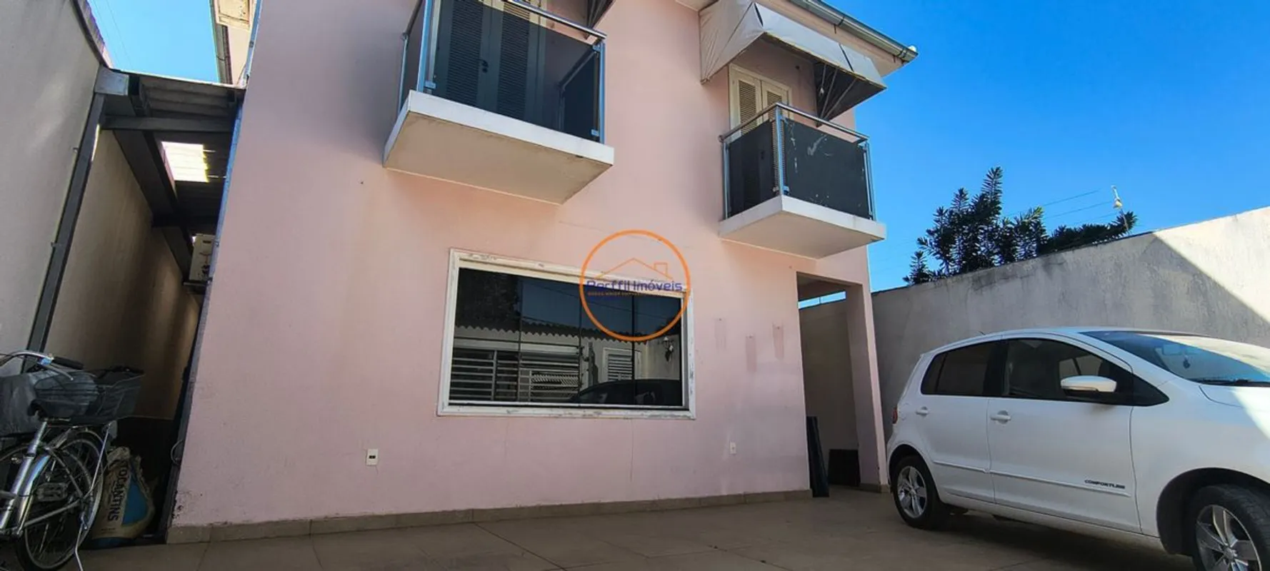 Perffil Imóveis VENDE uma excelente casa, tipo sobrado, na rua 08, chácara 210.S...