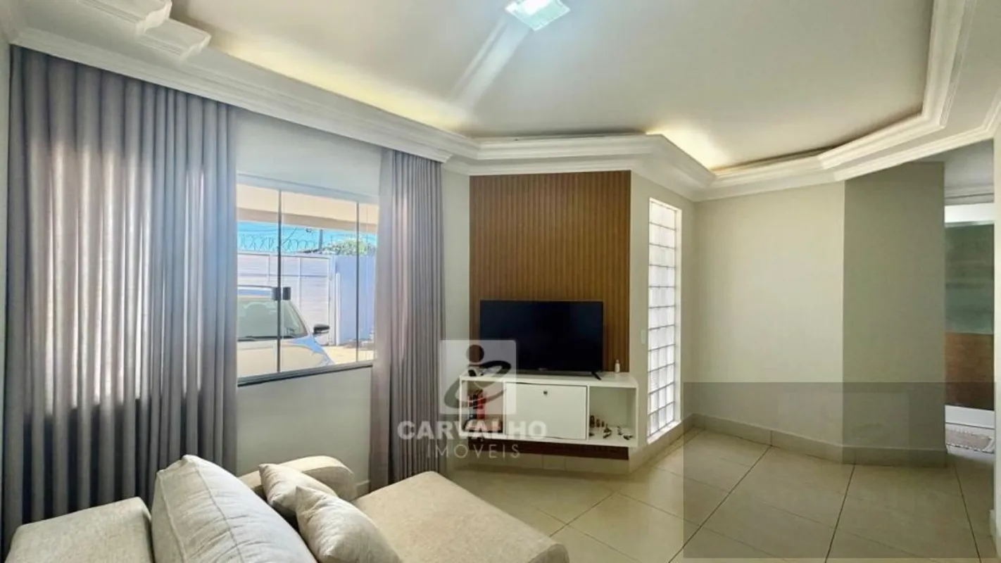 Casa com 3 quartos, sendo 1 suíte, Sala 2 ambientes, cozinha completa em armário...