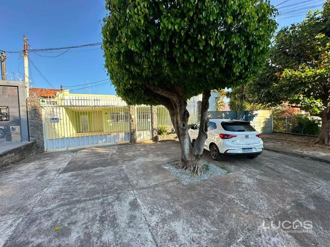 CASA -TAGUATINGA NORTE - QNC 5Casa térrea composta por, 02 salas, 03 quartos (se...