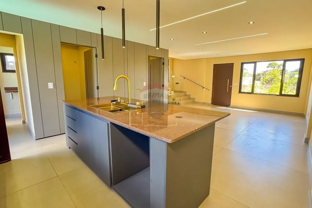 Apresentamos uma exclusiva oportunidade de adquirir uma espetacular casa em Valp...