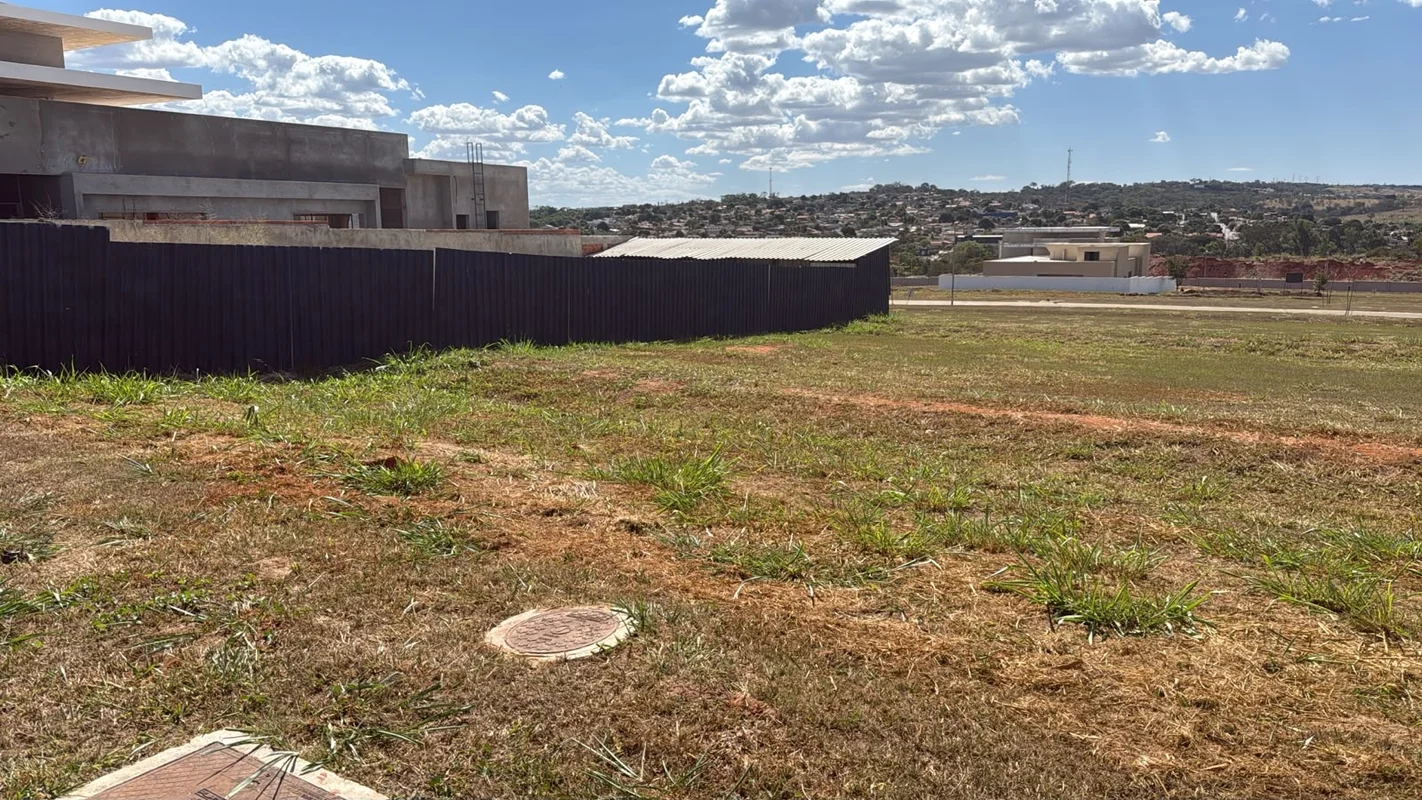 Lote de 740,47 m² próximo à portaria no Plateau D’Or Unique Excelente lote resid...