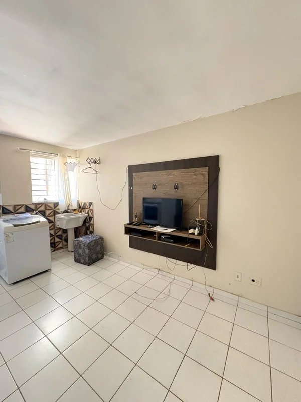Venda- Apto 01 quarto Ceilãndia Sul Qnn 08Composto:Sala com cozinha e área servi...