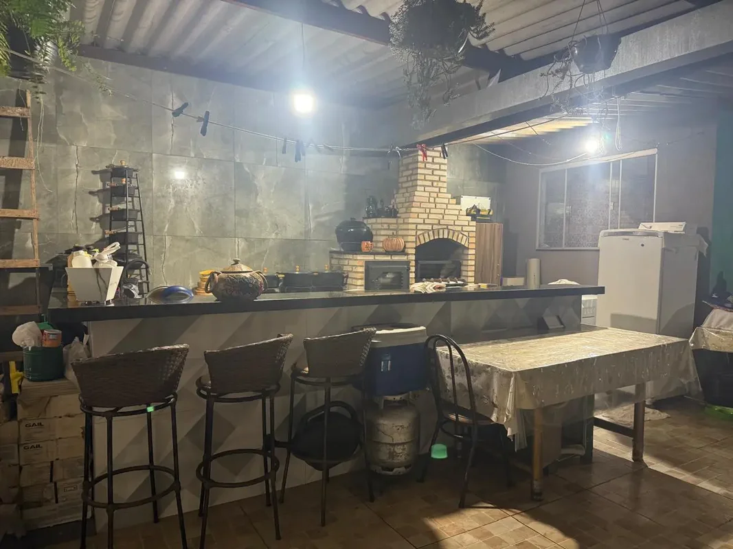 R$ 235.000,00ITAPOÃ 2 - PRÓXIMO Á AVENIDA COMERCIAL.LINDA CASA COMPOSTA POR 02 Q...