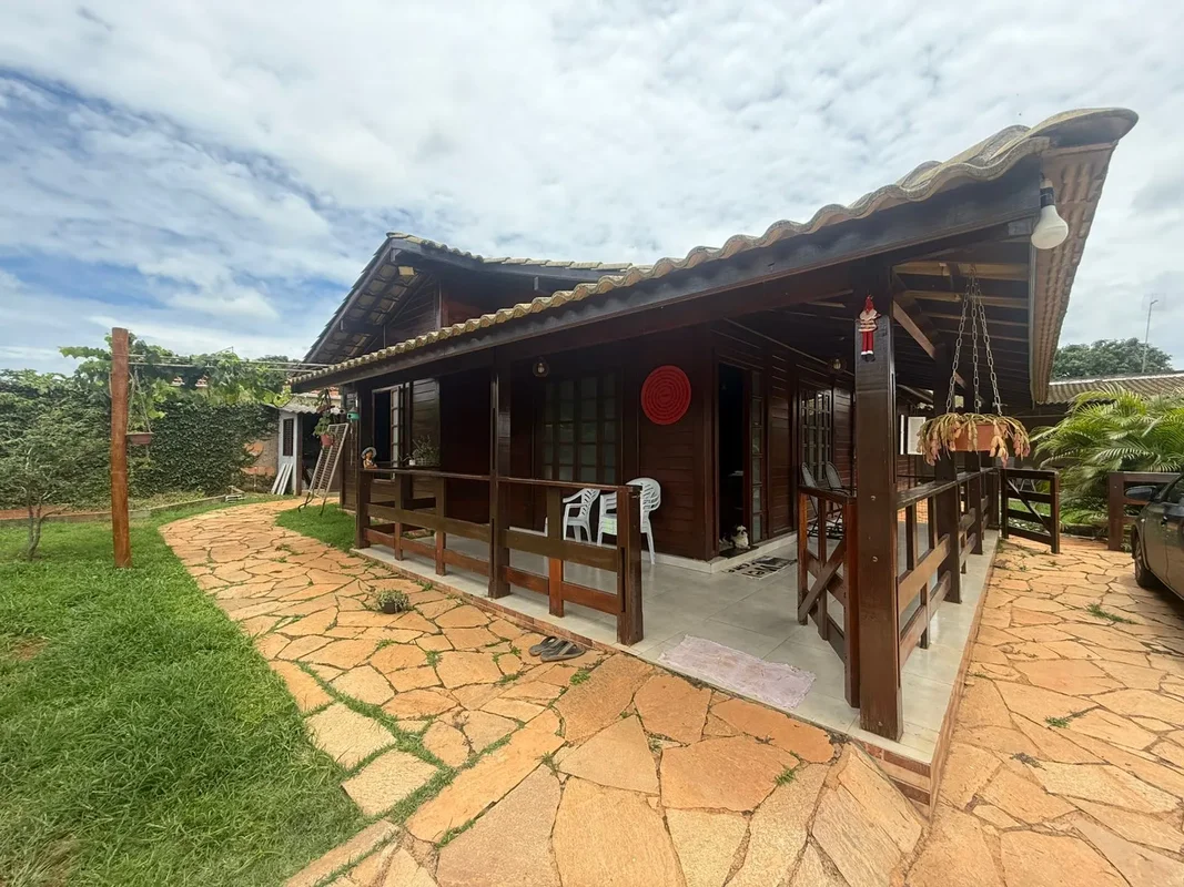 TERRENO COM 612,83 M², NO CONDOMÍNIO NOVO HORIZONTE.CASA TODA FEITA EM MADEIRA M...